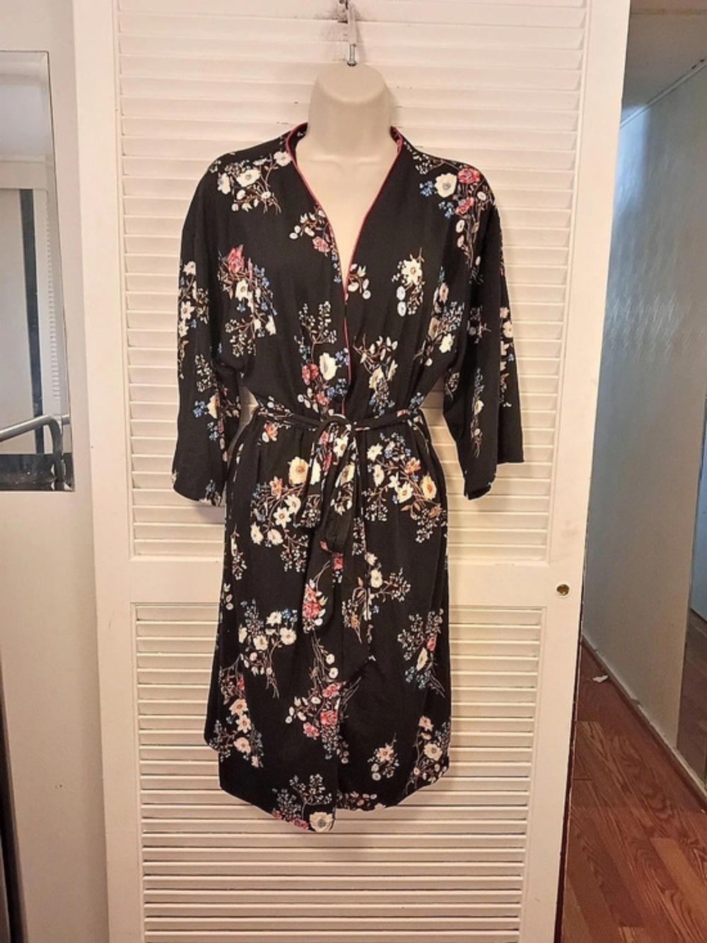 Flora Floral Robe - Picture 2 of 9